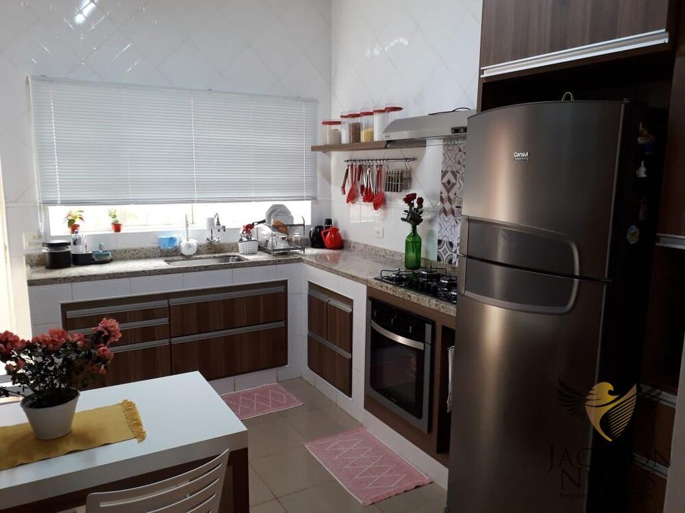 Casa, 3 quartos, 215 m² - Foto 1