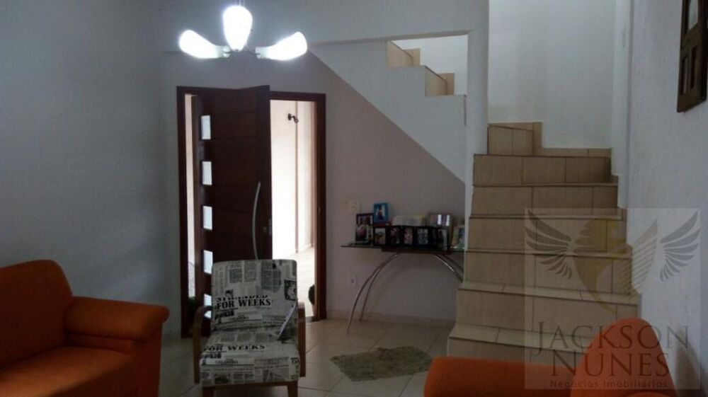 Casa, 4 quartos, 135 m² - Foto 1