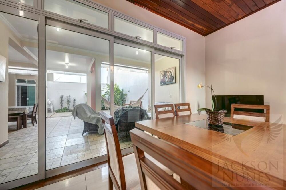 Casa, 2 quartos, 251 m² - Foto 1