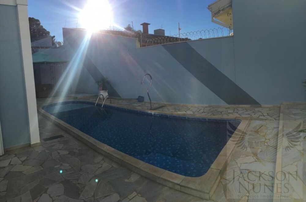 Casa, 3 quartos, 256 m² - Foto 1