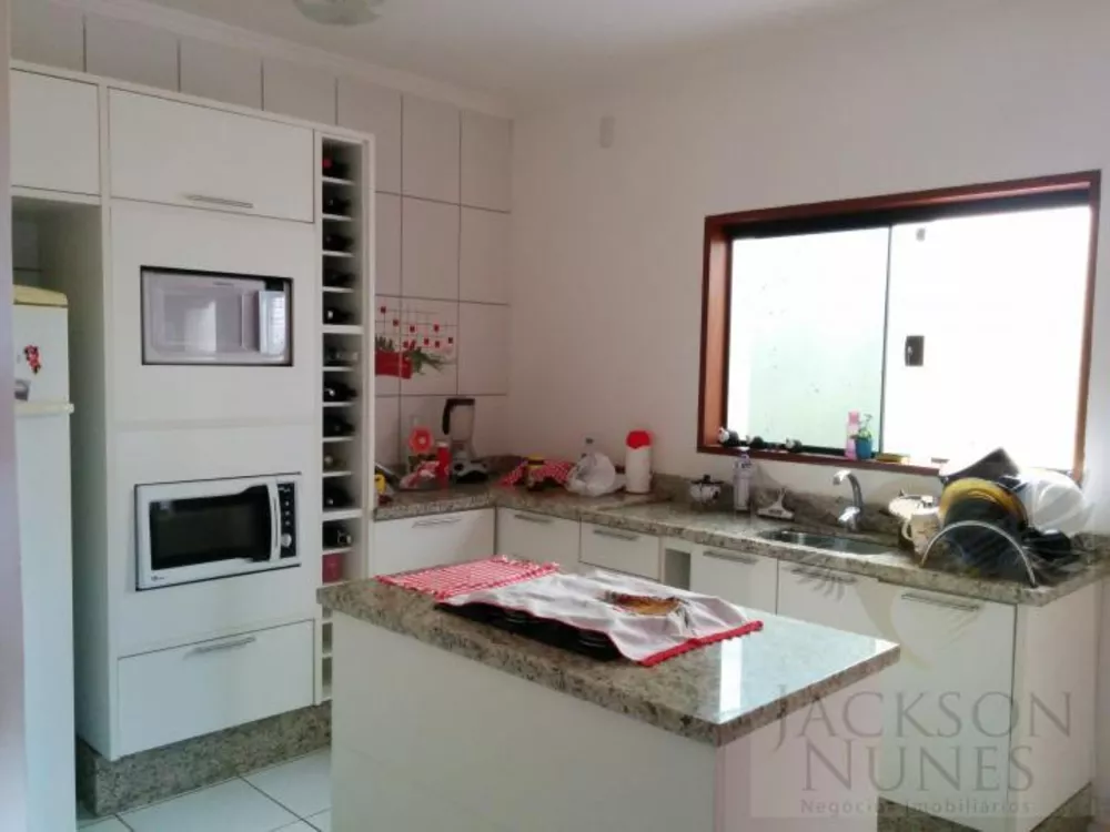 Casa, 3 quartos, 205 m² - Foto 2