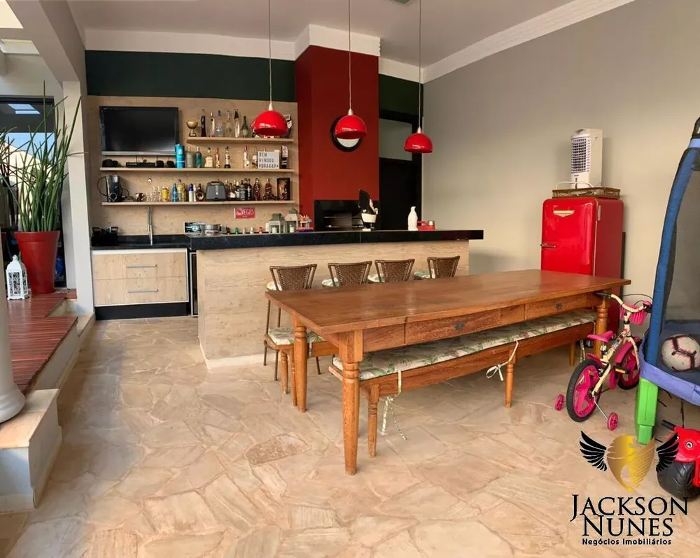 Casa, 3 quartos, 302 m² - Foto 1