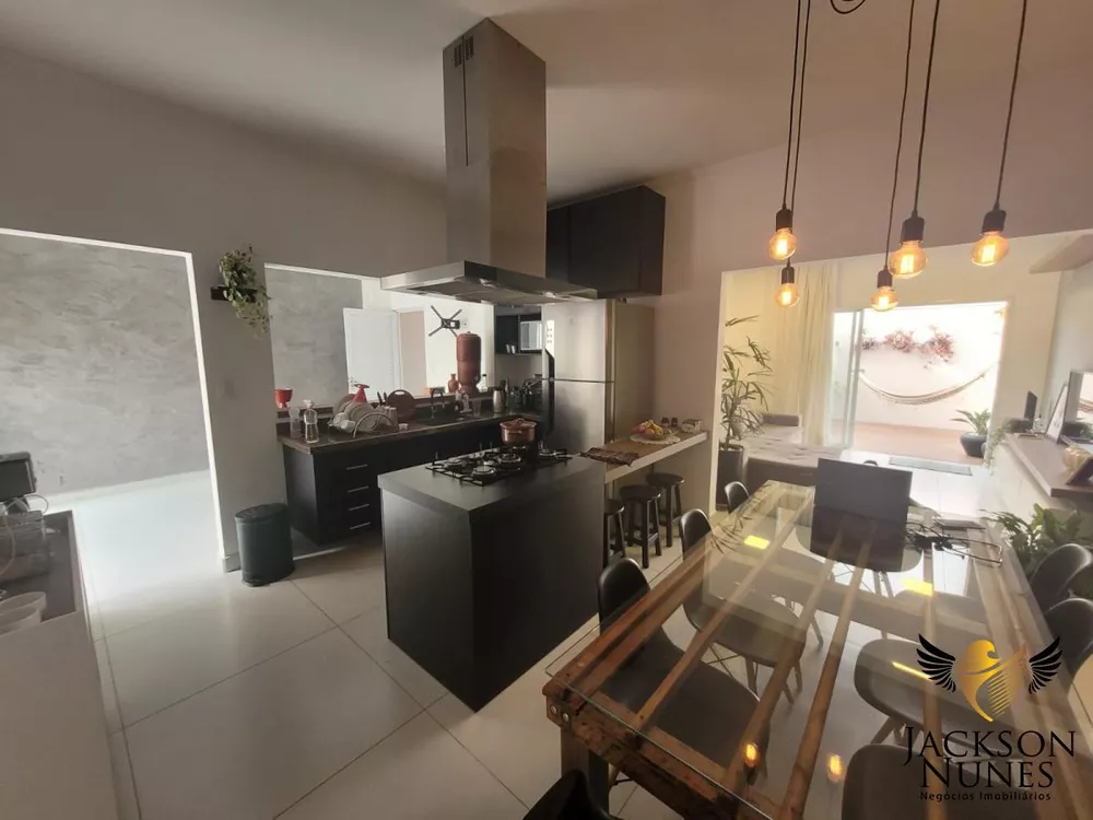 Casa, 3 quartos, 215 m² - Foto 1