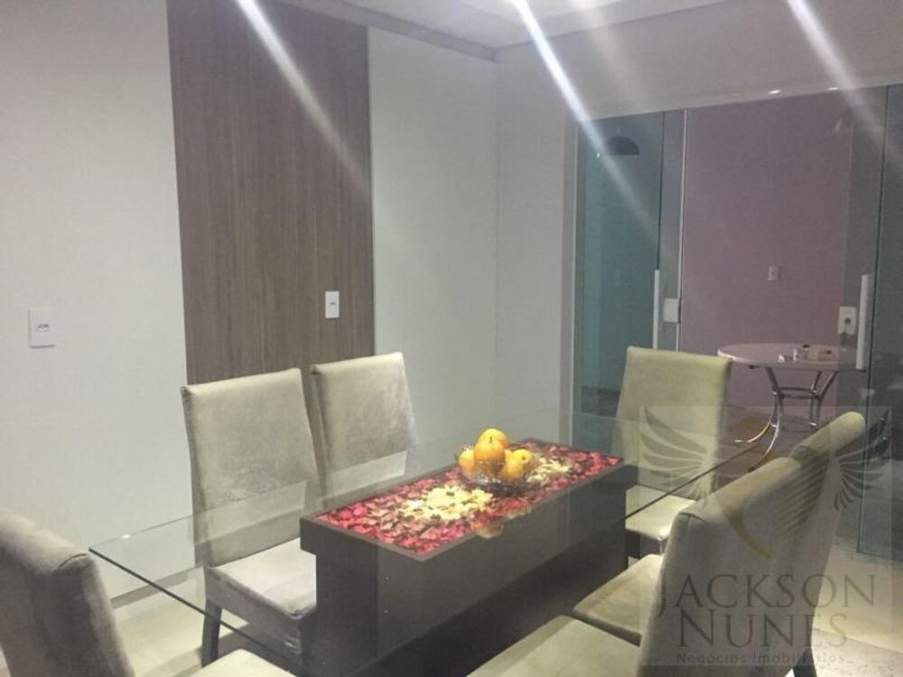 Casa, 3 quartos, 244 m² - Foto 1