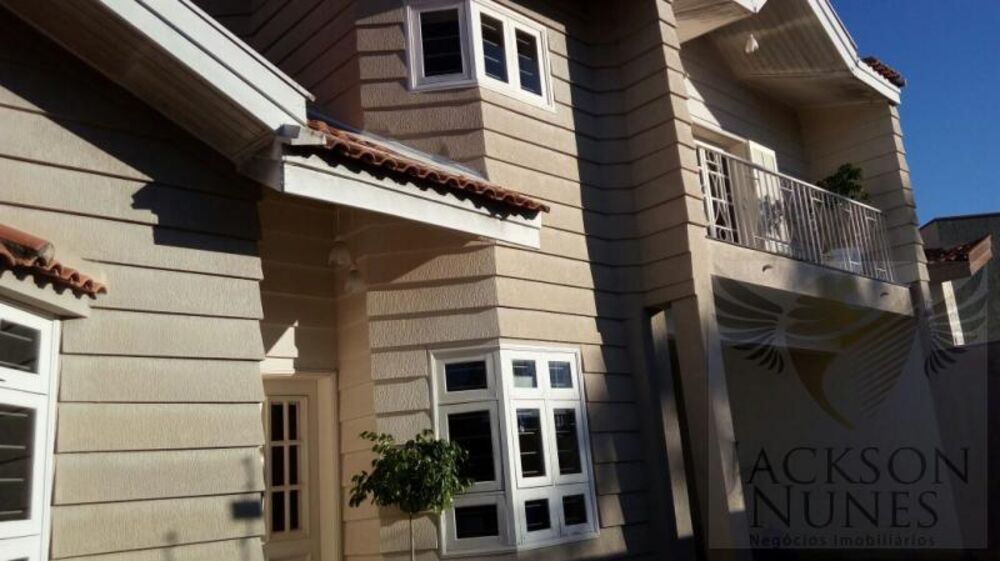 Casa, 3 quartos, 296 m² - Foto 1