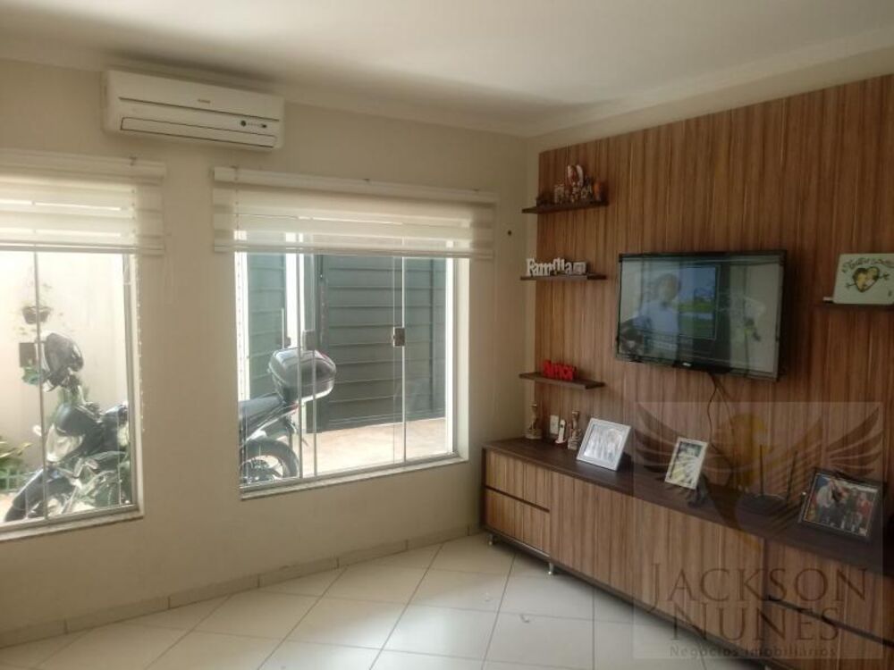 Casa à venda com 4 quartos, 335m² - Foto 1
