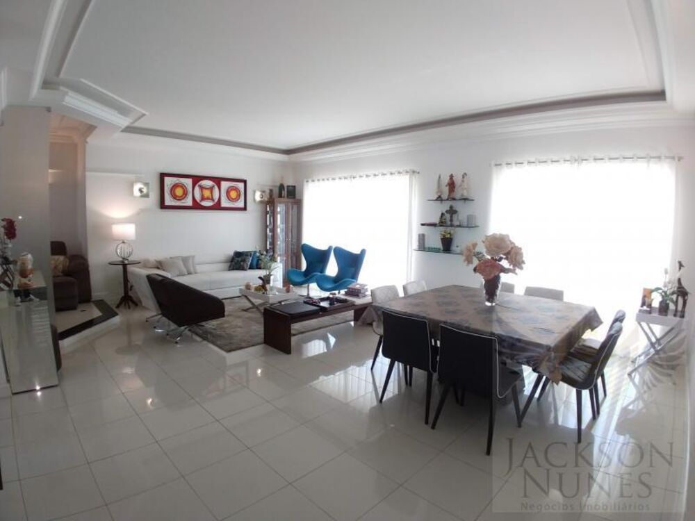 Casa, 3 quartos, 244 m² - Foto 1