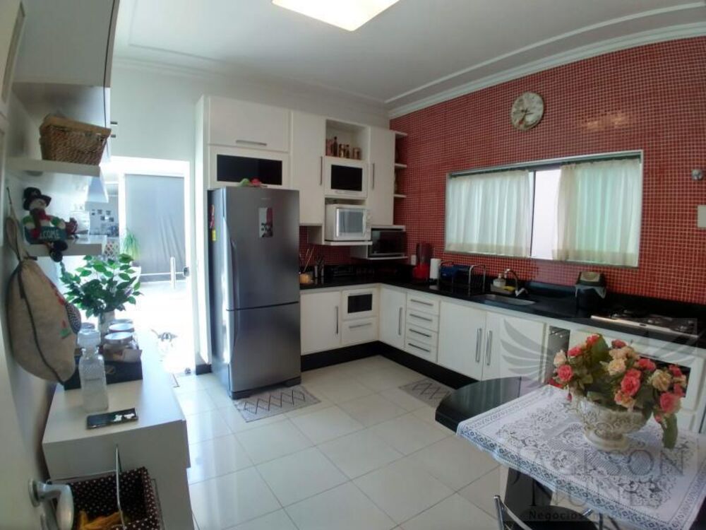 Casa, 3 quartos, 244 m² - Foto 8