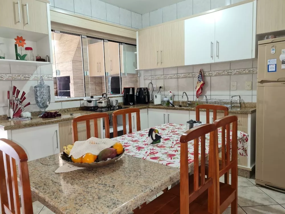 Casa, 4 quartos, 166 m² - Foto 1