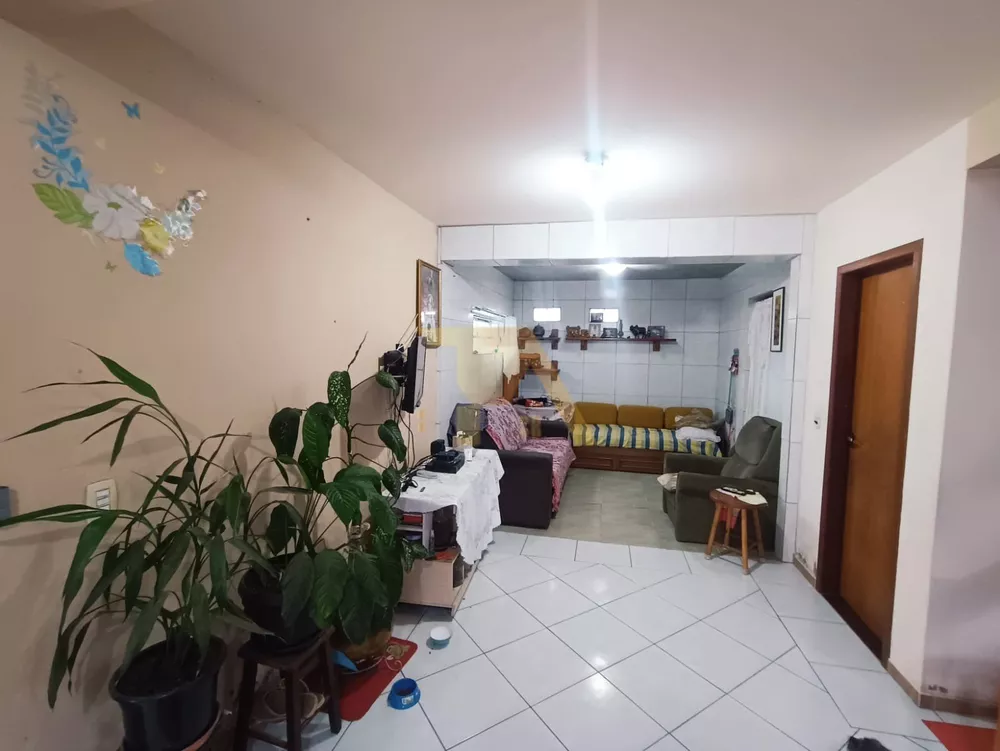 Casa à venda com 3 quartos, 206m² - Foto 2