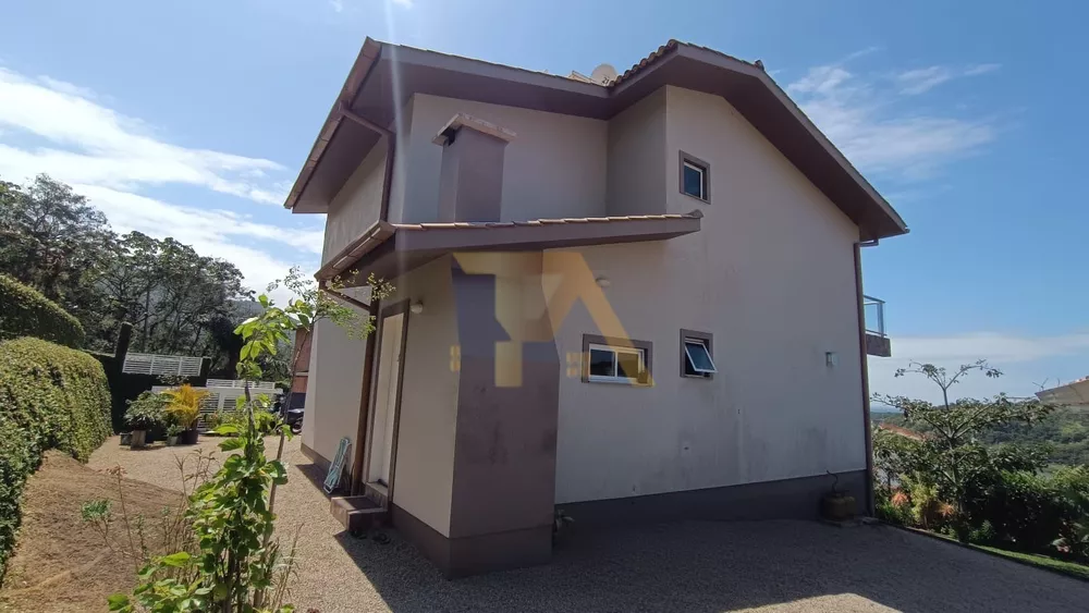 Casa à venda com 3 quartos, 156m² - Foto 1