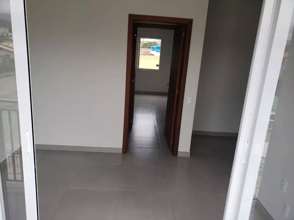 Casa à venda com 2 quartos, 92m² - Foto 5