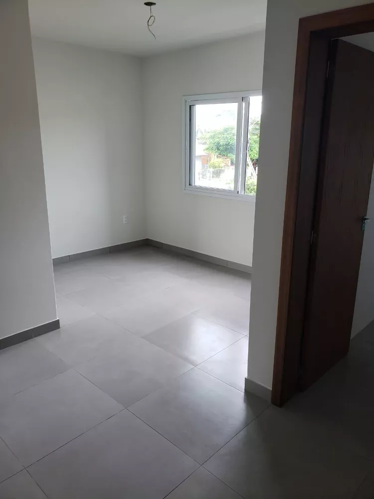 Casa à venda com 2 quartos, 92m² - Foto 2