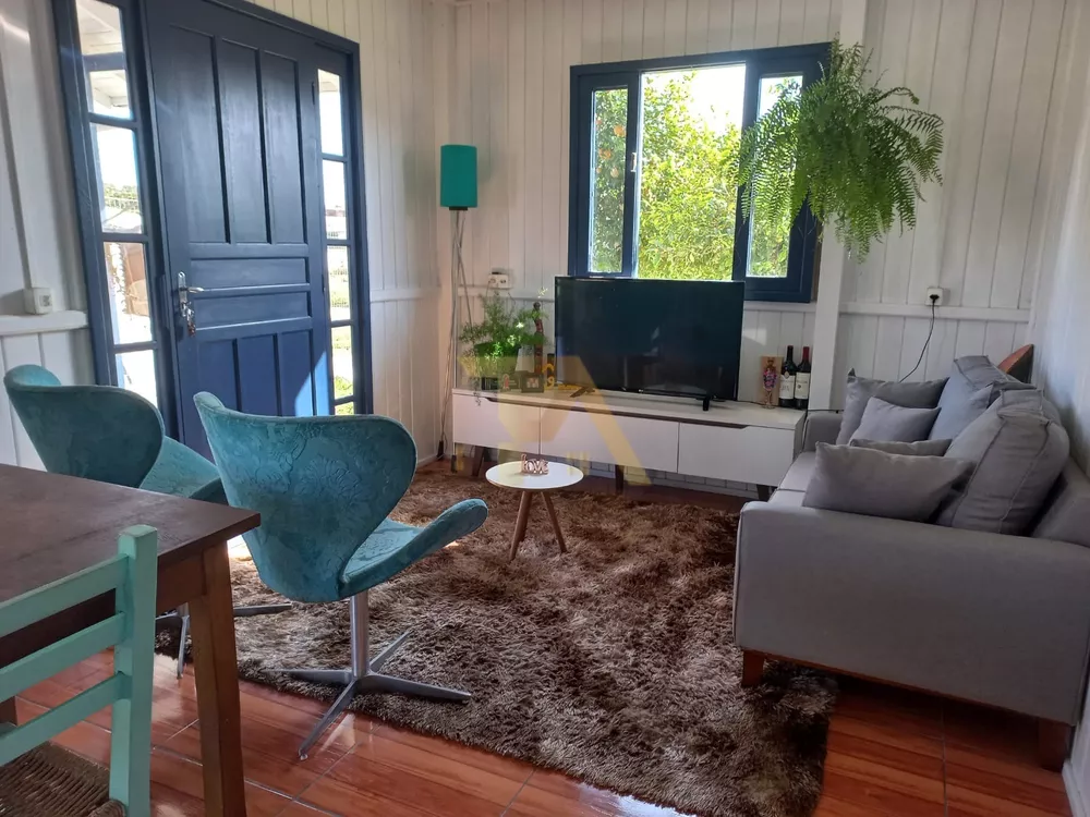 Casa à venda com 2 quartos, 50m² - Foto 1