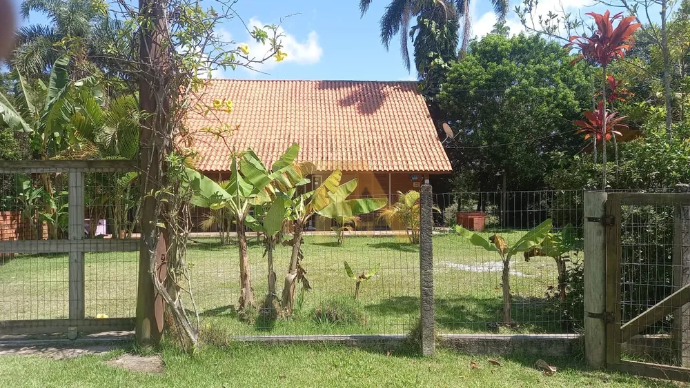 Casa à venda com 5 quartos, 200m² - Foto 1