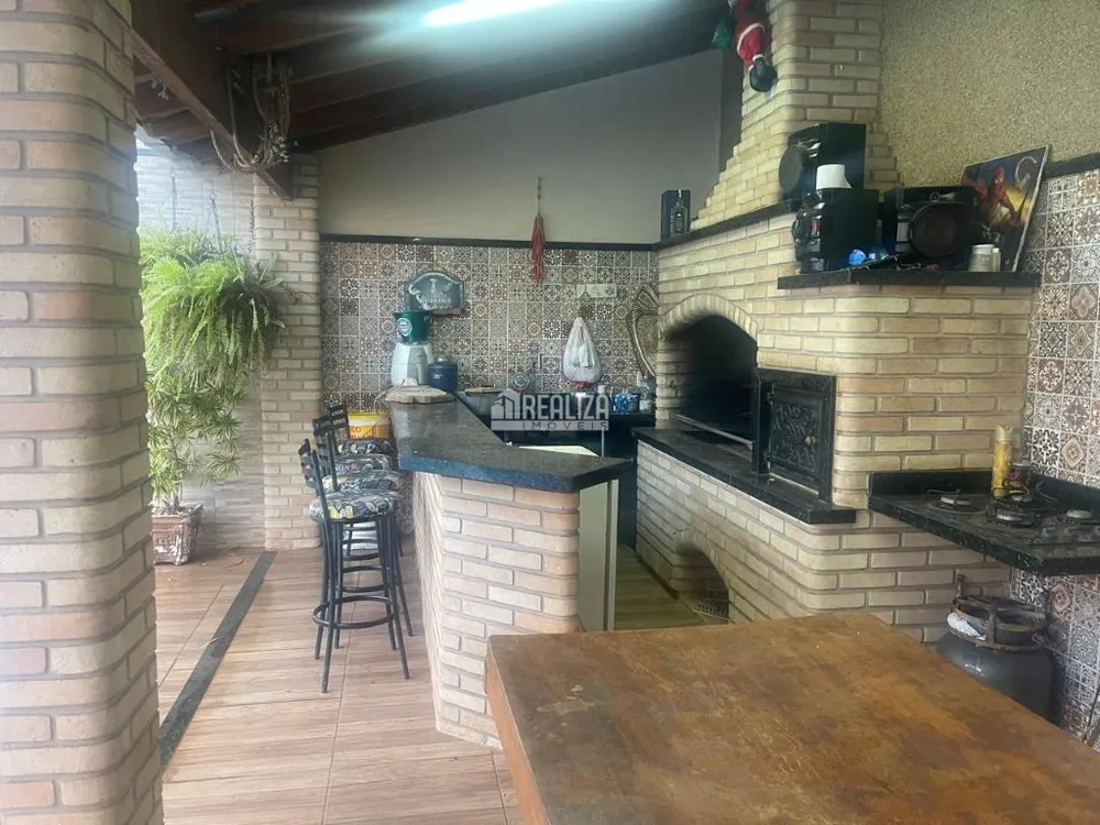 Casa, 4 quartos, 252 m² - Foto 2