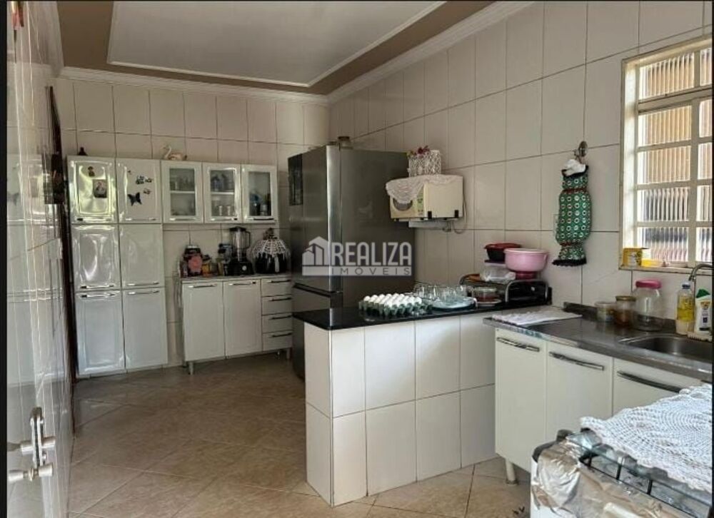 Casa, 4 quartos, 181 m² - Foto 1