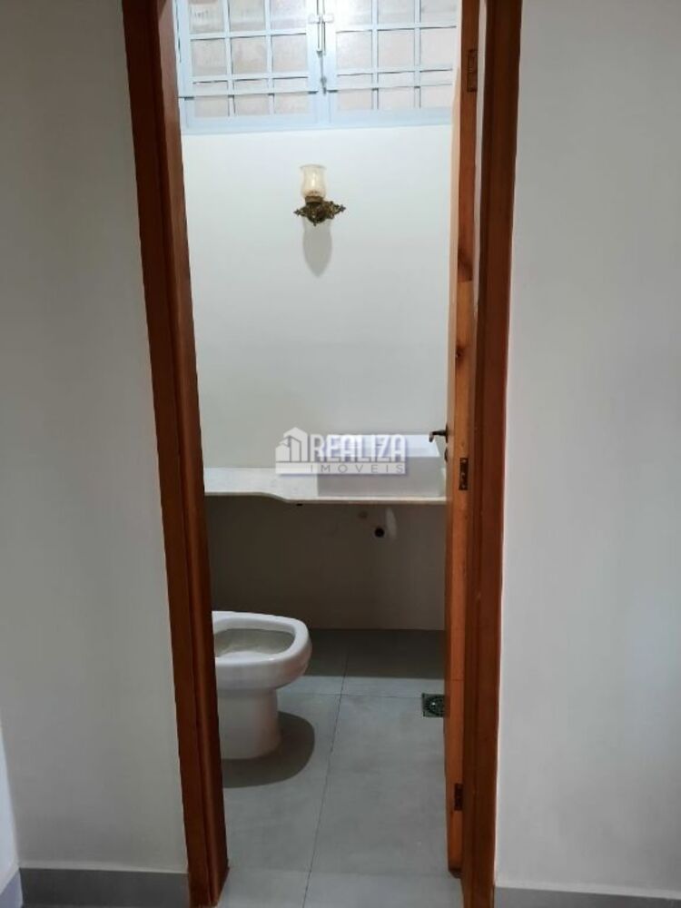 Casa à venda com 4 quartos, 286m² - Foto 4