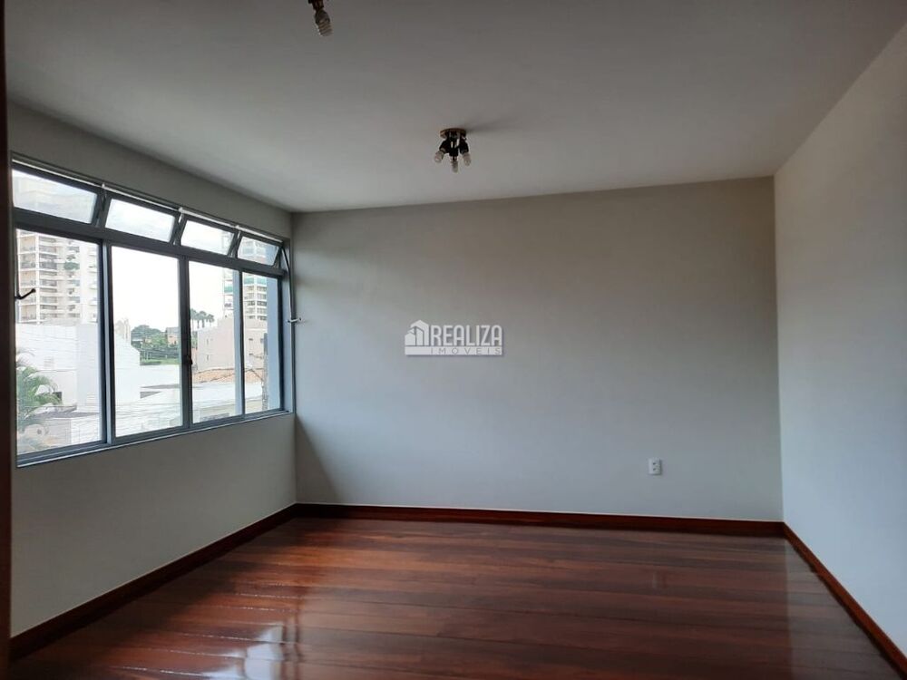 Casa à venda com 4 quartos, 286m² - Foto 3