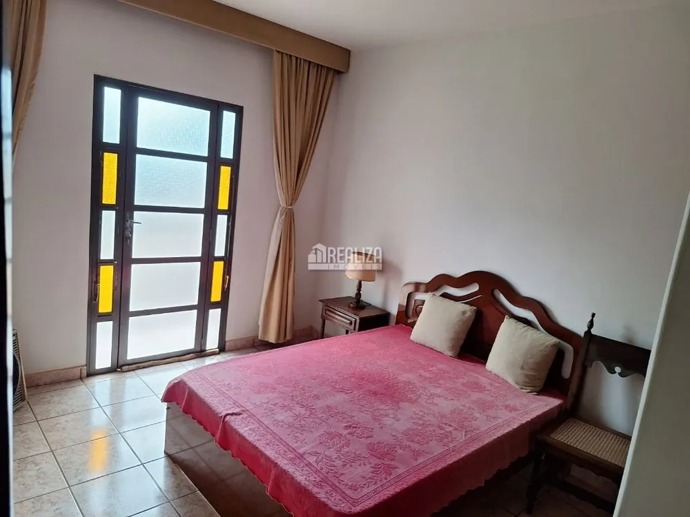 Casa, 3 quartos, 226 m² - Foto 2