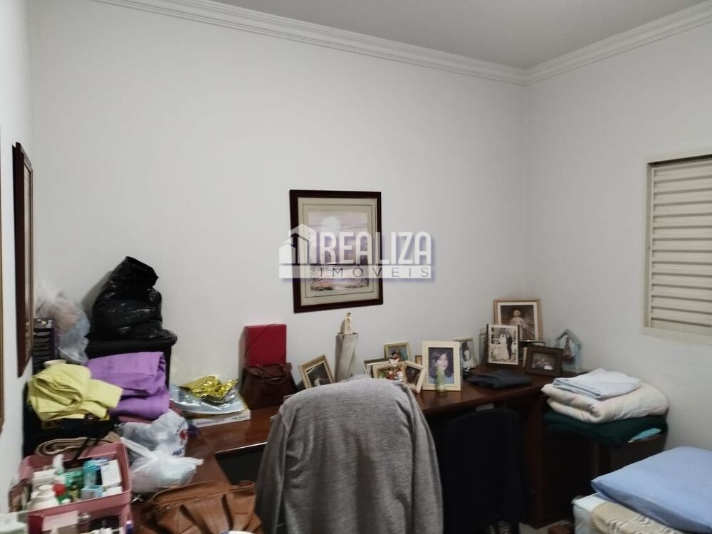 Casa à venda com 6 quartos, 242m² - Foto 7