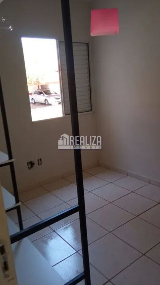 Casa de Condomínio para alugar com 2 quartos, 100m² - Foto 4