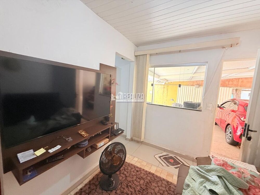 Casa à venda com 2 quartos, 77m² - Foto 2