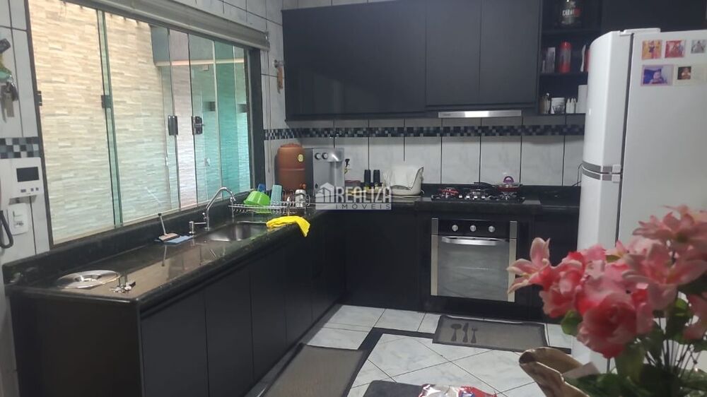 Casa, 3 quartos, 220 m² - Foto 2