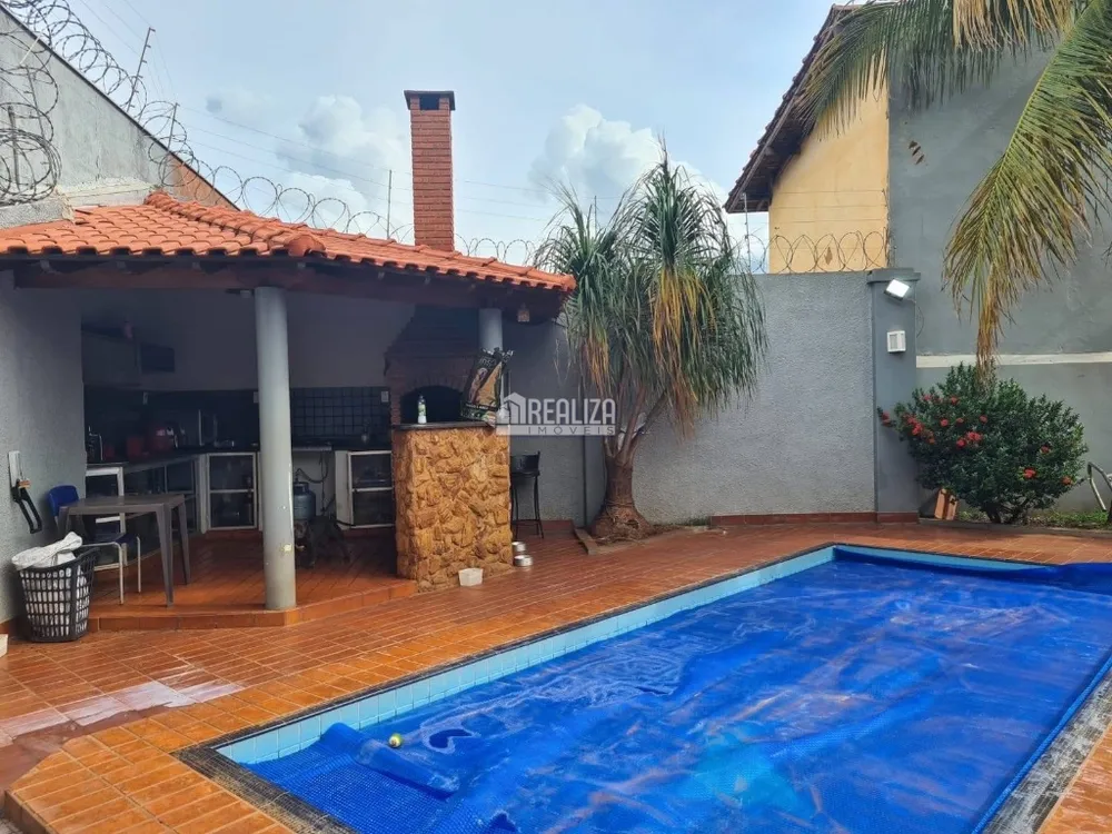 Casa, 4 quartos, 365 m² - Foto 1