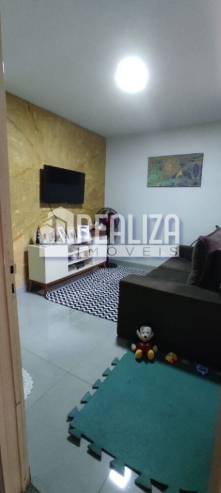 Casa à venda com 3 quartos, 62m² - Foto 2