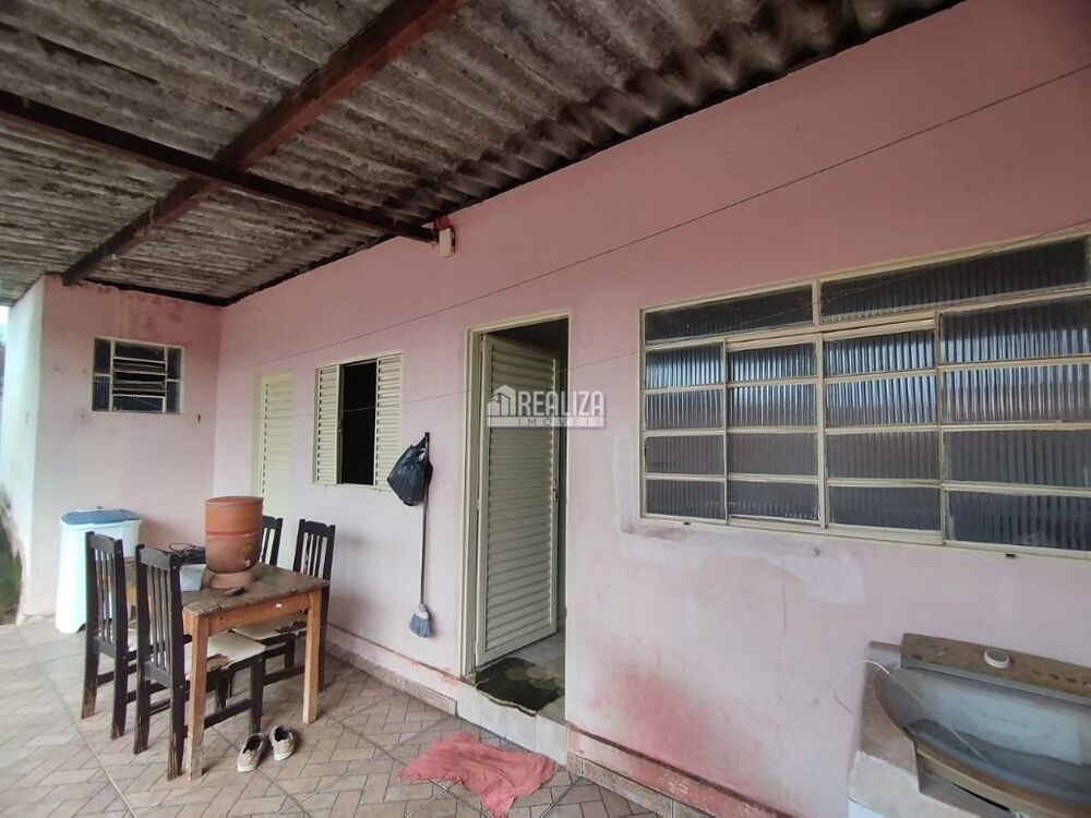 Casa, 2 quartos, 180 m² - Foto 1