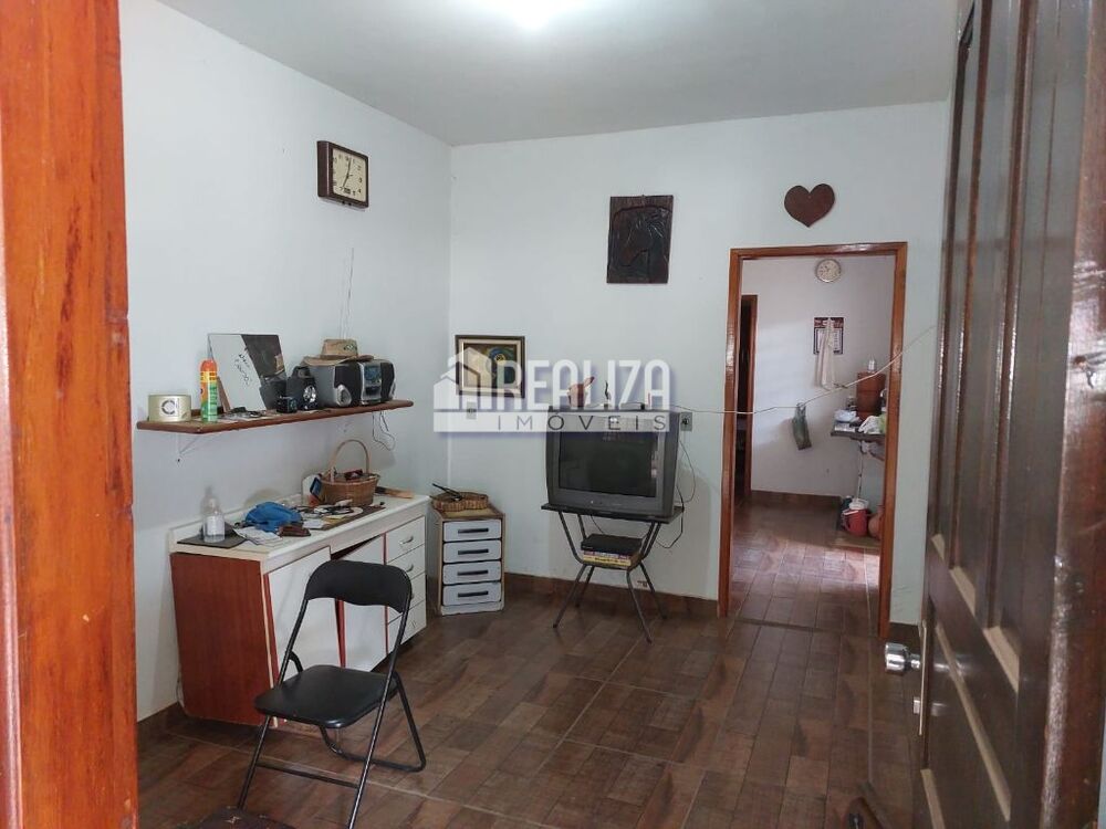 Casa à venda com 2 quartos, 70m² - Foto 1