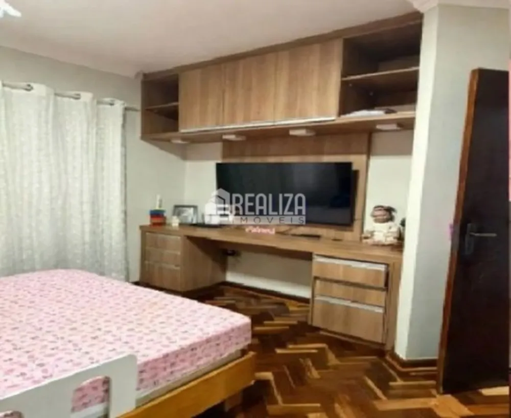 Casa, 3 quartos, 228 m² - Foto 1