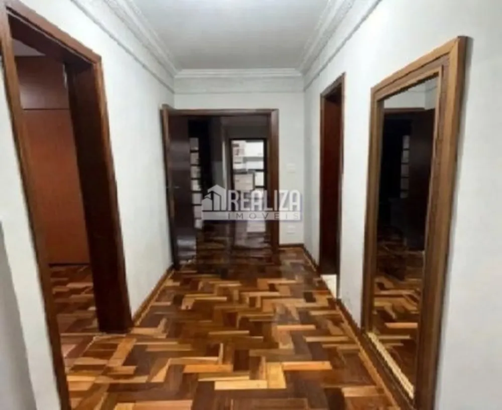 Casa, 3 quartos, 228 m² - Foto 2