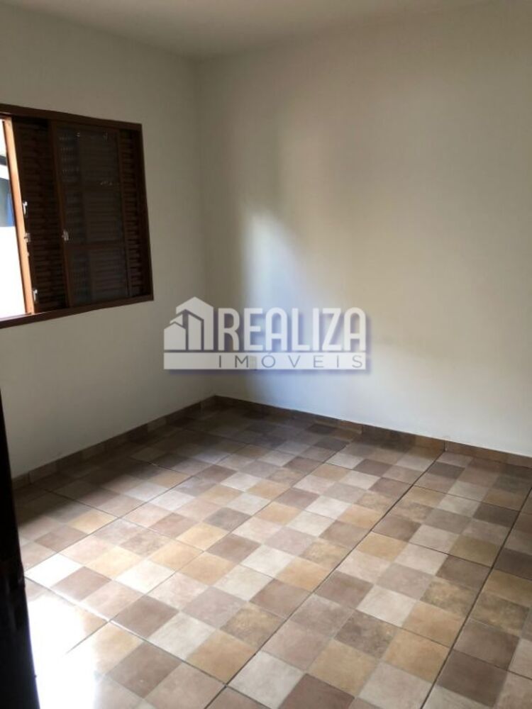 Casa à venda com 3 quartos, 234m² - Foto 2