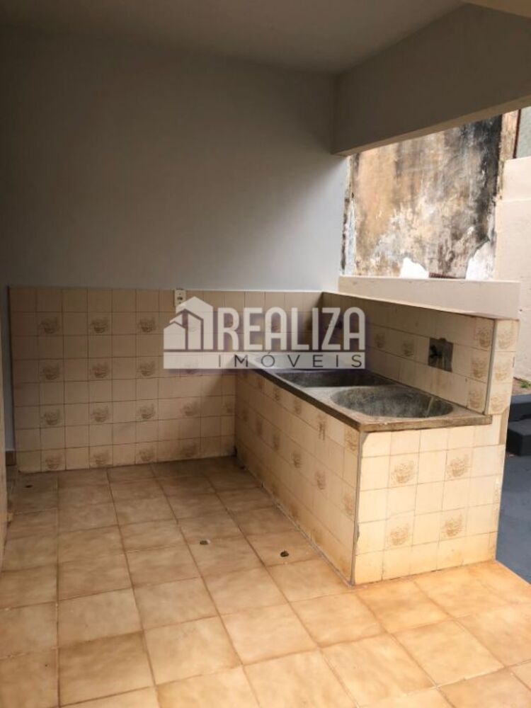 Casa à venda com 3 quartos, 234m² - Foto 3