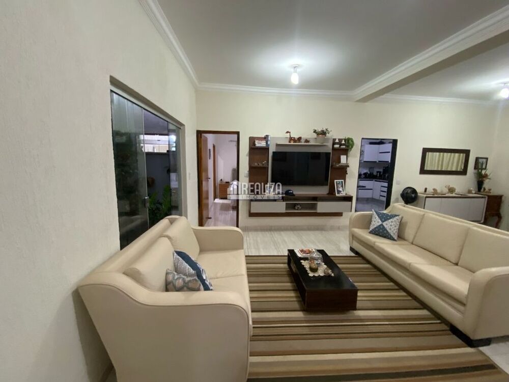 Casa, 4 quartos, 174 m² - Foto 1