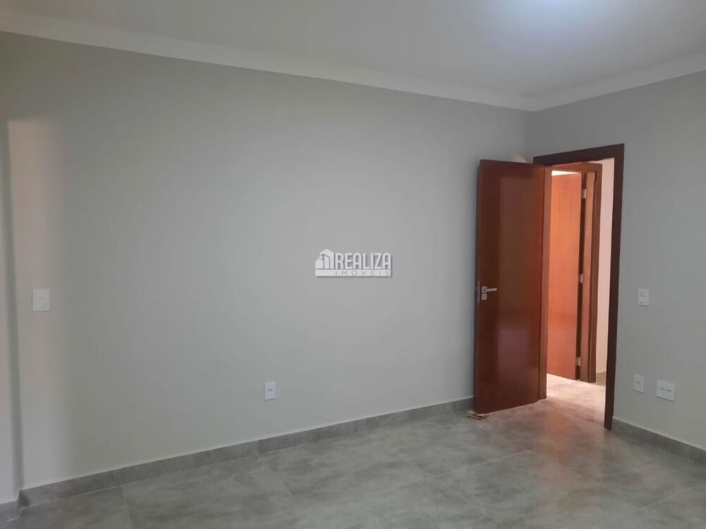 Casa à venda com 2 quartos, 175m² - Foto 4