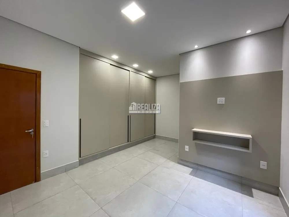 Casa, 4 quartos, 280 m² - Foto 1