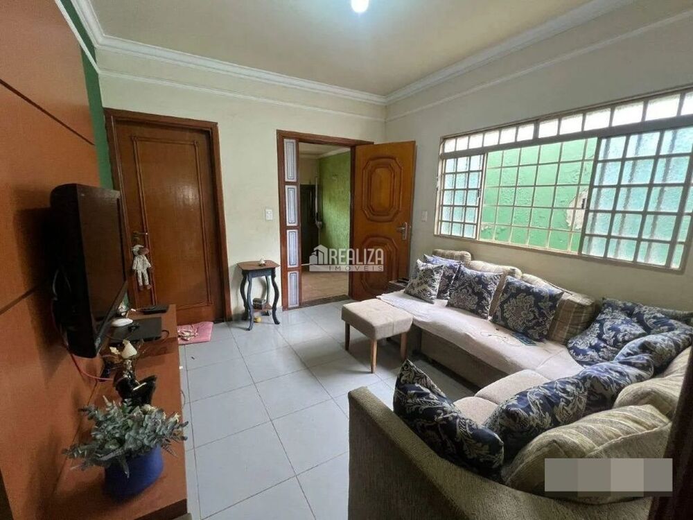 Casa à venda com 3 quartos, 207m² - Foto 1