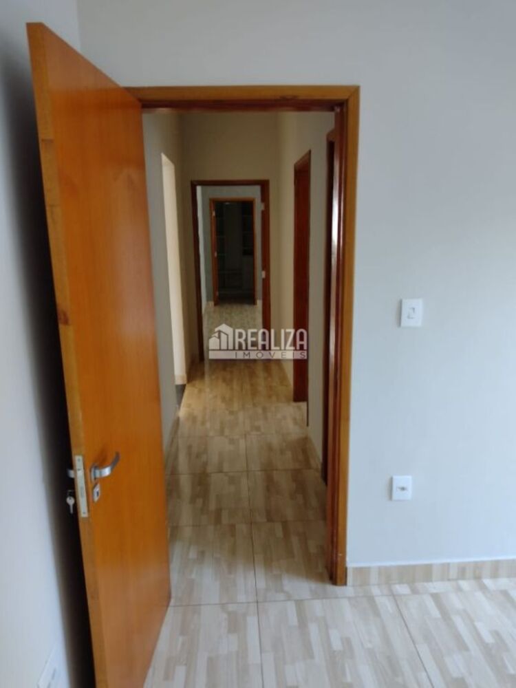 Casa à venda com 3 quartos, 240m² - Foto 11
