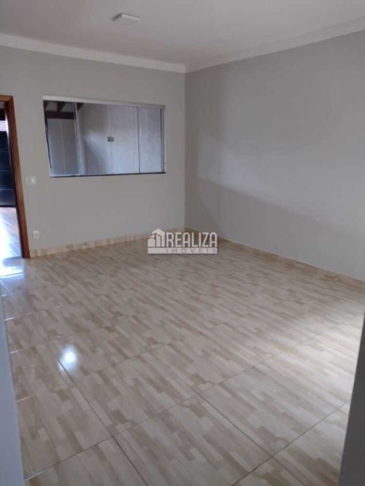 Casa à venda com 3 quartos, 240m² - Foto 4