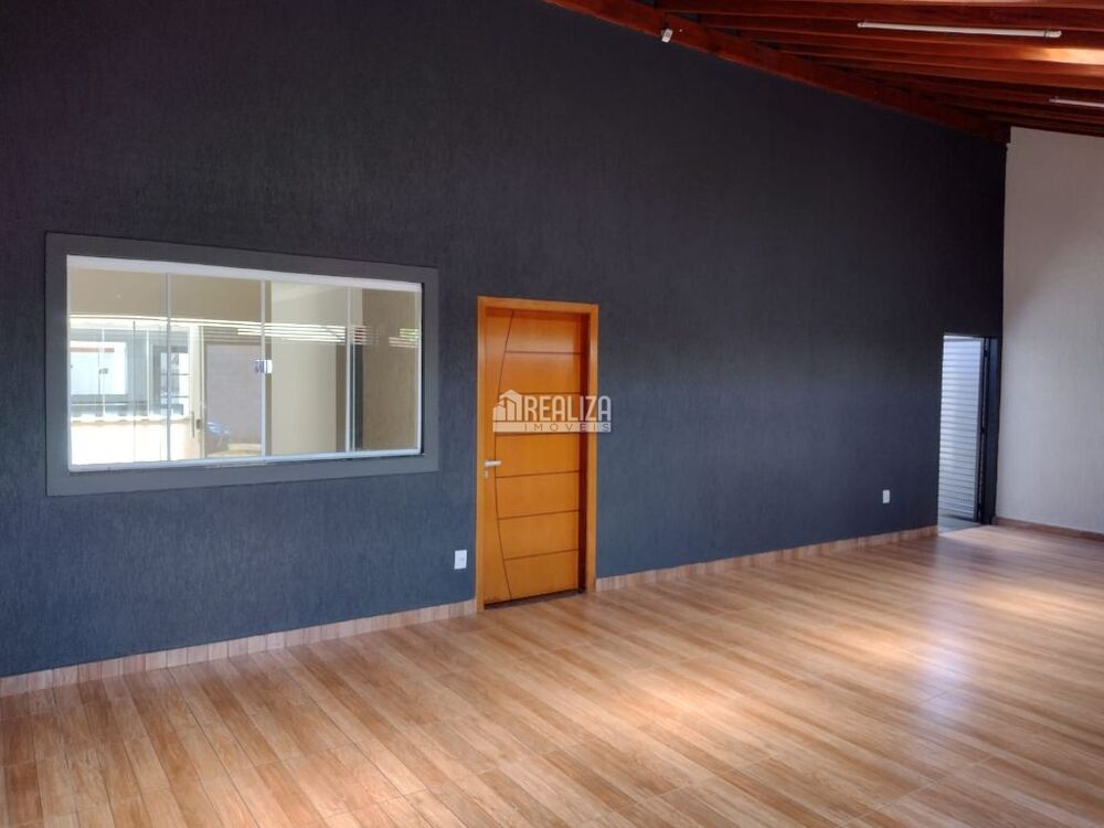 Casa à venda com 3 quartos, 240m² - Foto 1