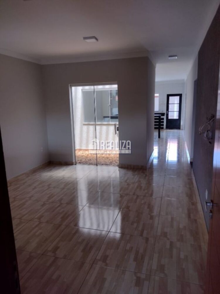 Casa à venda com 3 quartos, 240m² - Foto 3