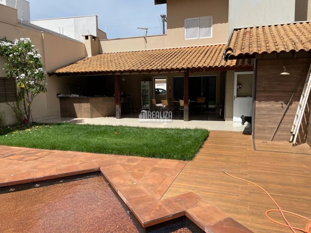 Casa, 4 quartos, 360 m² - Foto 1