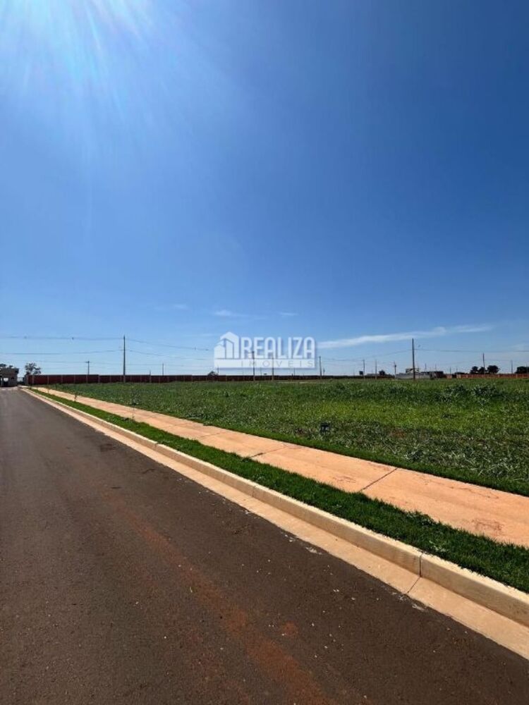 Terreno à venda, 250m² - Foto 1