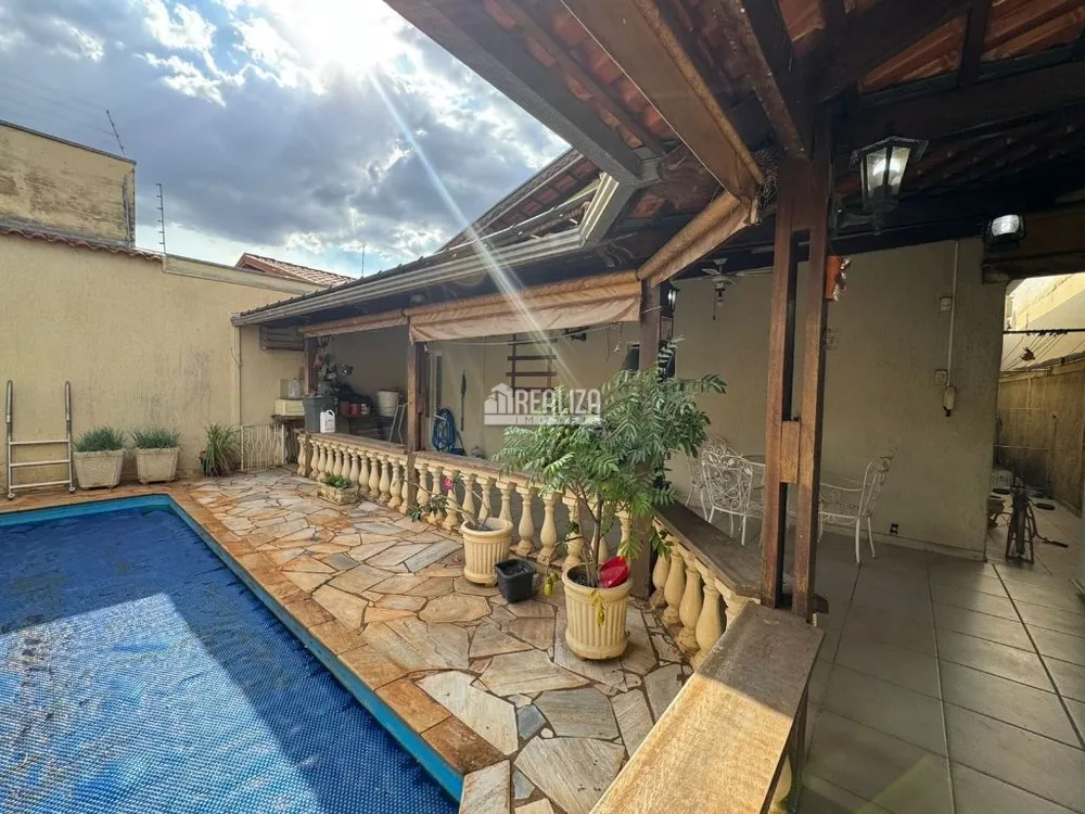 Casa, 3 quartos, 169 m² - Foto 1