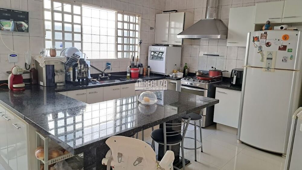 Casa, 3 quartos, 200 m² - Foto 2