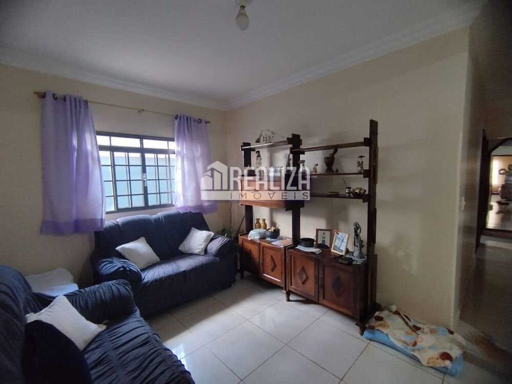 Casa à venda com 3 quartos, 224m² - Foto 4