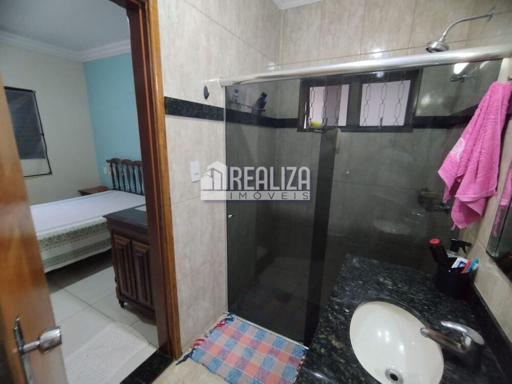 Casa à venda com 3 quartos, 224m² - Foto 9